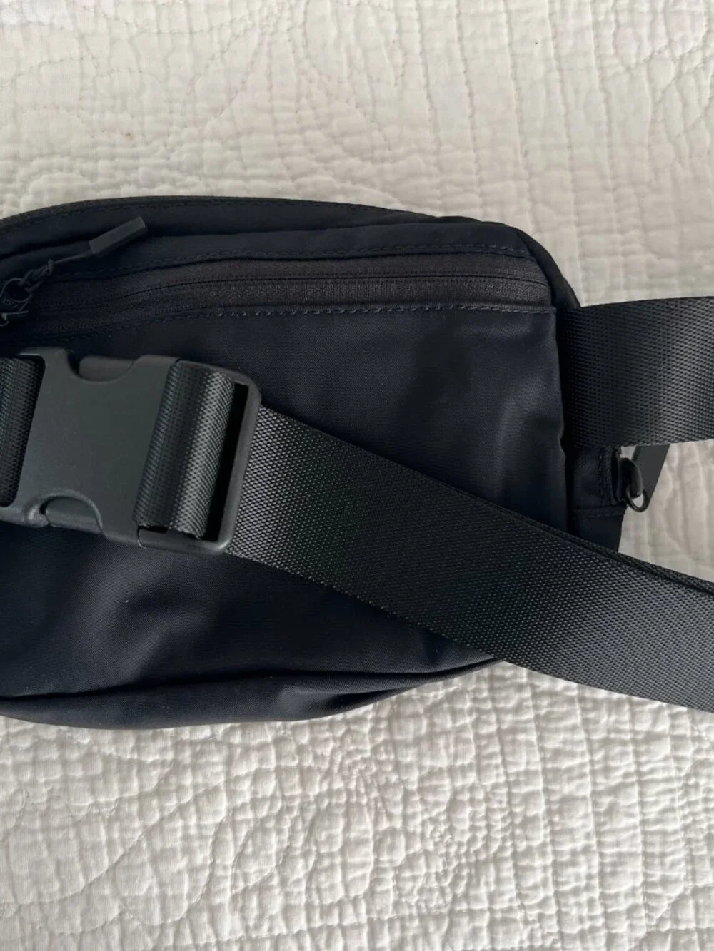 Lululemon Everywhere Belt Bag 1L - Picture 2 of 7